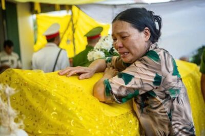 Thượng úy CA h/y si/n/h có lời hẹn dở dang với gia đình, nhìn hình ảnh người mẹ hôm nay không ai cầm được nước mắt