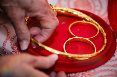 Mẹ chồng “qua mặt” lén lút đem vàng đi bán