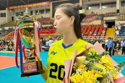 Phụ công bóng chuyền 2k1 chơi một trận ấn tượng ở cúp châu Á, xứng danh đàn em của huyền thoại Ngọc Hoa