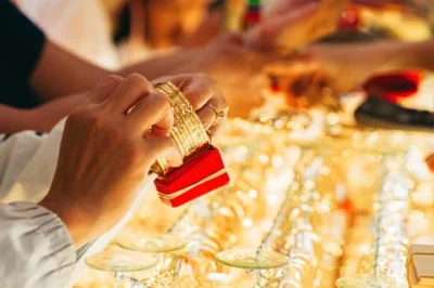 Giá vàng lao dốc, chuyên ra chỉ khuyên đúng 2 câu, nhìn thấy tương lai của người mua vàng