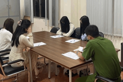 Cập nhật thông tin hoa hậu đi bán cám