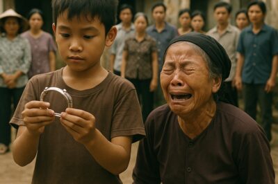Bà nội vừa nhìn thấy chiếc lắc bạc của cháu nhặt lên thì hé/t lớn, hóa ra…