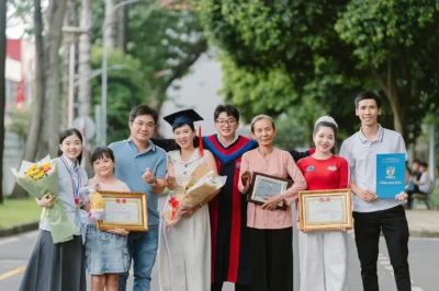 22 tuổi, 1 tấm bằng xuất sắc và cuốn sổ hộ nghèo làm hành trang: Chàng trai kể lại hành trình khiến cả khán phòng xúc động