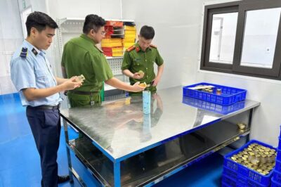 Rungminh với thứ bên trong 23.500 hũ yến sào, trời ơi không thể tin được
