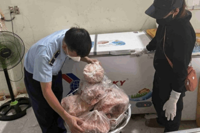 Đắk Lắk: Cơ sở bán gần 400kg thịt heo không nguồn gốc bị phạt nặng, hàng hóa đem đi chôn