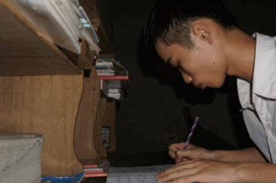 Học giỏi nhất tỉnh nhưng một nam sinh quyết định bỏ trắng 3 tờ giấy khi thi đại học, hỏi ra nguyên nhân ai cũng đứng hình…