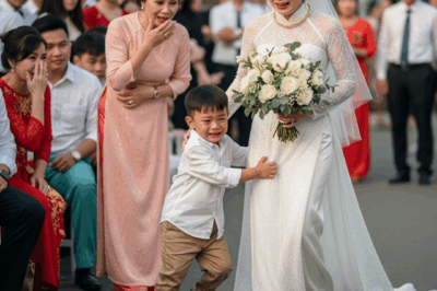 Ngày kết hôn, một bé trai vọt vào phòng trang điểm, ôm chân tôi khóc lóc: “Cô ơi, cháu xin cô đừng c/ướ/p ba khỏi mẹ cháu được không?”