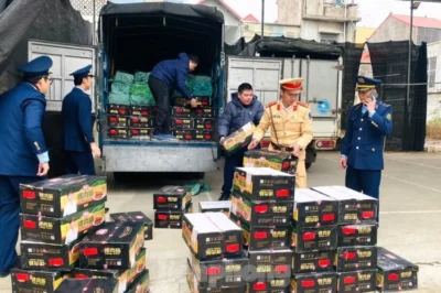 Ph-á-t hi-ệ-n 3 tấn xúc xích l//ậ-u ở bi;;ên gi;ới, nhìn dòng chữ trên bao bì mà ru-ngmi-nh